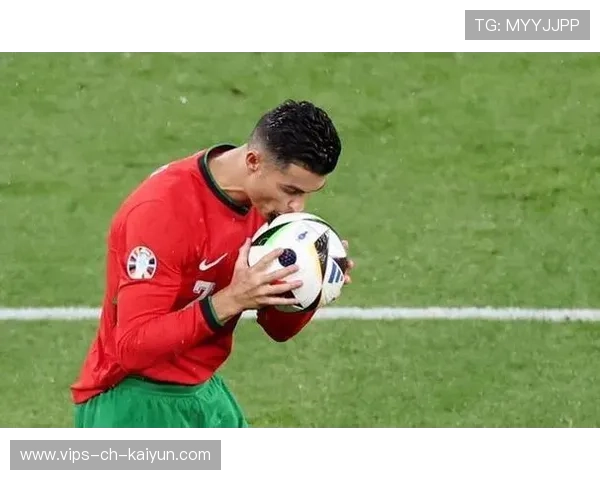 C罗高速抢断后完成反击得分：速度与决断在绿茵场的回响